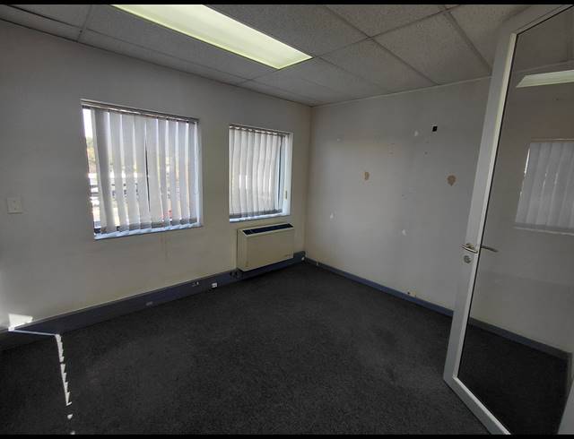 90M² OFFICE TO LET IN BRYANSTON